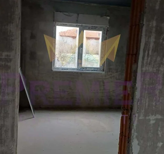 Къща с просторен двор и отлична локация в гр. Долни чифлик, обл. Варна - - снимка 3 - Имоти Премиер