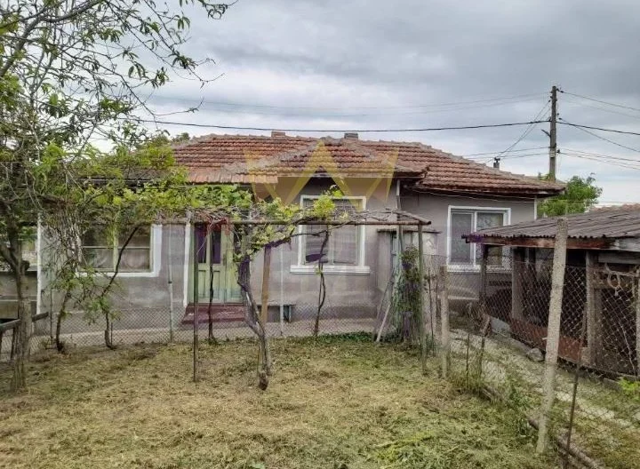 Къща с просторен двор и отлична локация в с. Разделна, обл. Варна - - снимка 1 - Имоти Премиер