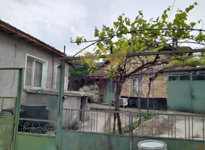 Къща с просторен двор и отлична локация в с. Разделна, обл. Варна - - снимка 10 - Имоти Премиер