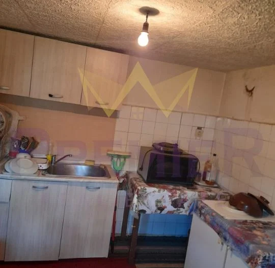 Къща с просторен двор и отлична локация в с. Разделна, обл. Варна - - снимка 13 - Имоти Премиер