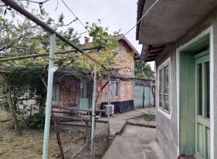 Къща с просторен двор и отлична локация в с. Разделна, обл. Варна - - снимка 17 - Имоти Премиер