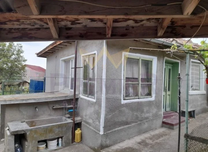 Къща с просторен двор и отлична локация в с. Разделна, обл. Варна - - снимка 9 - Имоти Премиер