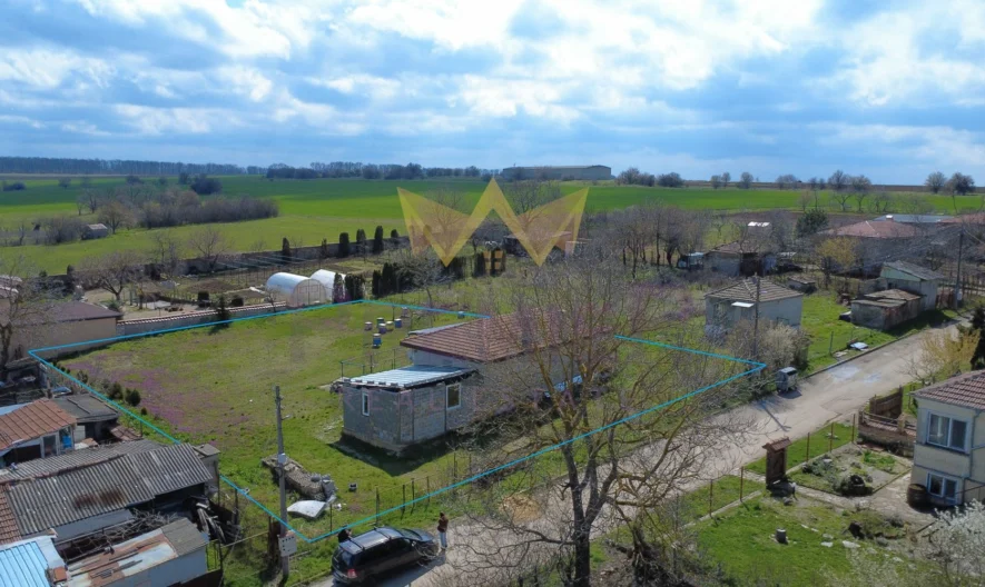 Къща с просторен двор и отлична локация в с. Водица, област Варна -  - снимка 1 - Имоти Премиер