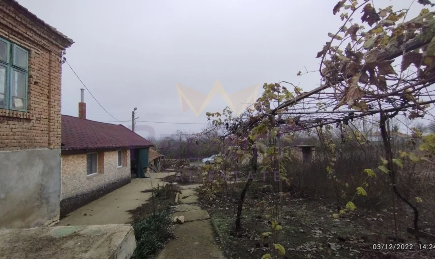 Къща с РЗП 240 кв.м. и двор 1550 кв.м. село Щипско - - снимка 13 - Имоти Премиер