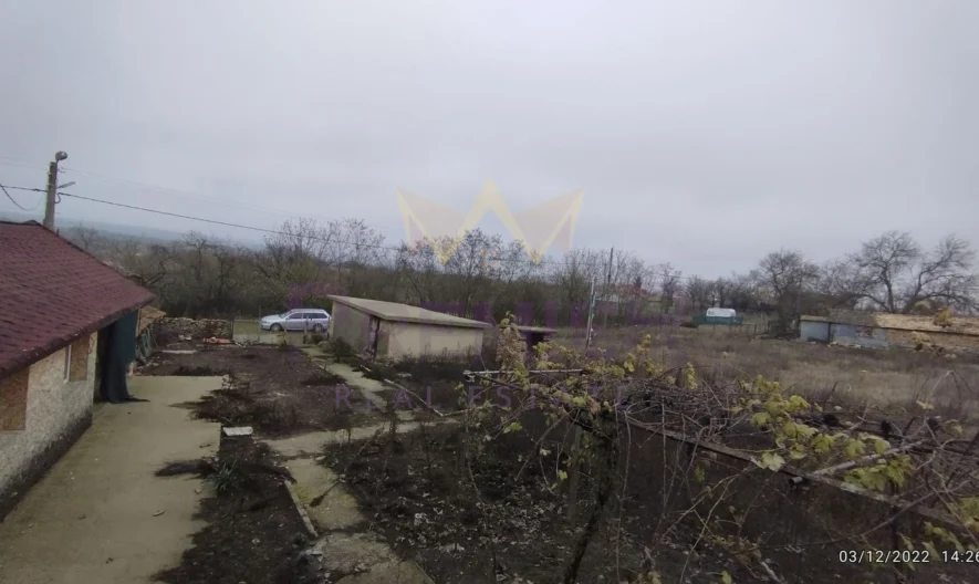 Къща с РЗП 240 кв.м. и двор 1550 кв.м. село Щипско - - снимка 3 - Имоти Премиер