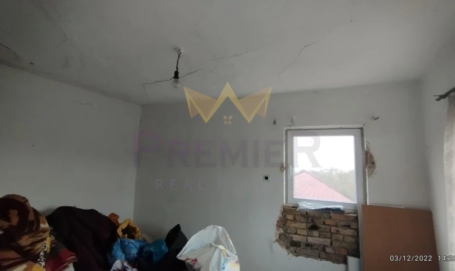 Къща с РЗП 240 кв.м. и двор 1550 кв.м. село Щипско - - снимка 4 - Имоти Премиер