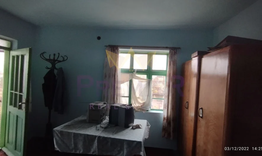 Къща с РЗП 240 кв.м. и двор 1550 кв.м. село Щипско - - снимка 5 - Имоти Премиер