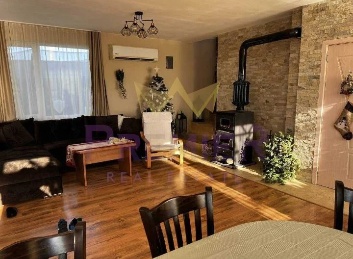 Къща с три спални и басейн с. Тръстиково -  - снимка 3 - Имоти Премиер