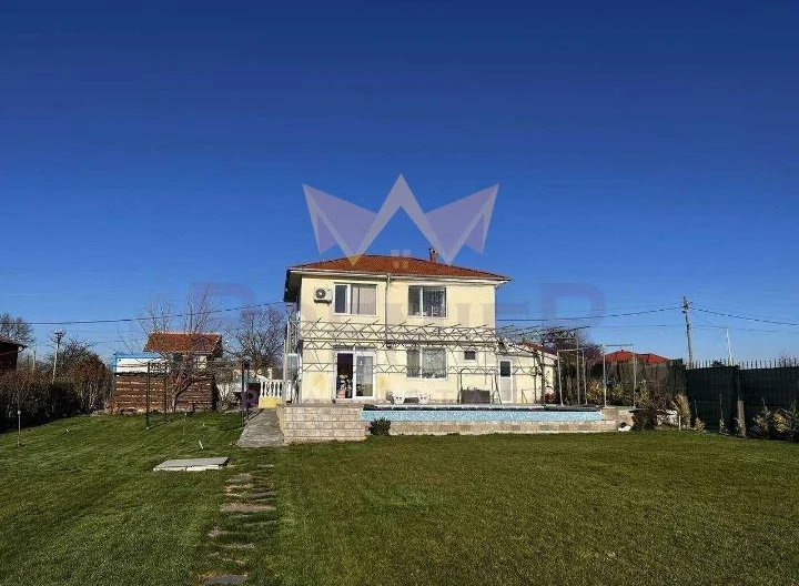 Къща с три спални и басейн с. Тръстиково -  - снимка 5 - Имоти Премиер