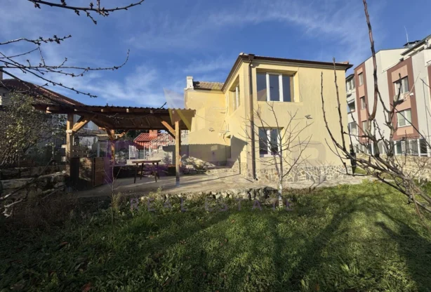 Агенция за недвижими имоти - Имоти Премиер - имот - 1114780, Цена: 270000 EUR