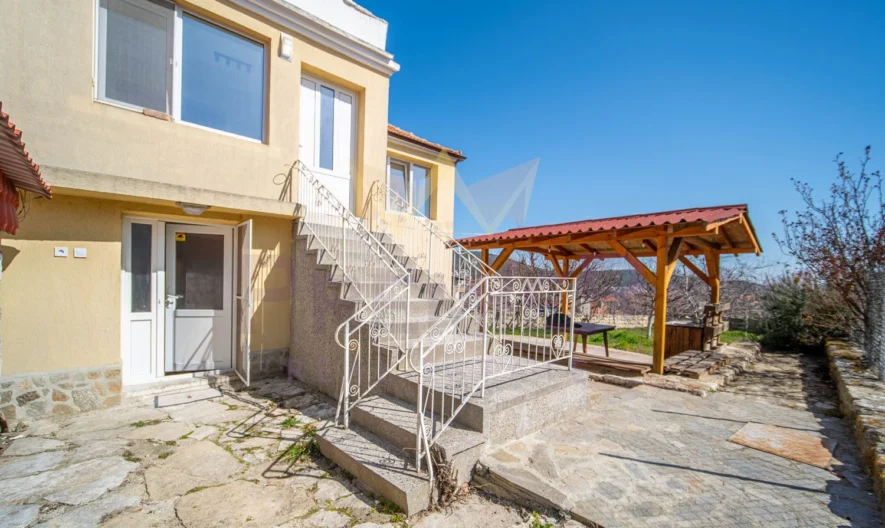 Къща след ремонт кв. Виница - - снимка 1 - Имоти Премиер