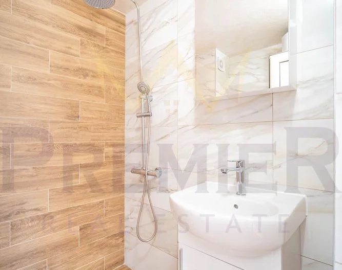 Къща след ремонт кв. Виница - - снимка 12 - Имоти Премиер