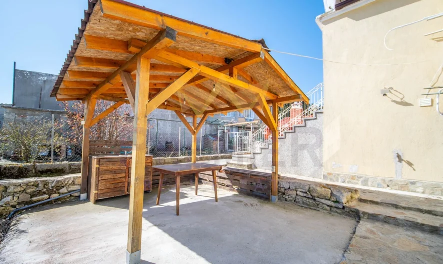 Къща след ремонт кв. Виница - - снимка 2 - Имоти Премиер