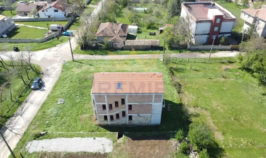 къща с.Юнец 400 кв м, с парцел 776 кв.м Цена -130000евро - - снимка 1 - Имоти Премиер