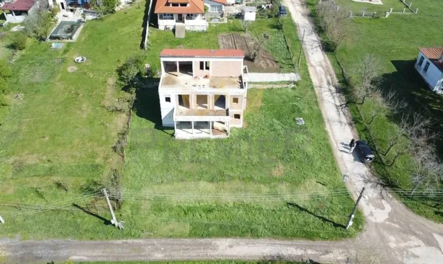 къща с.Юнец 400 кв м,  с  парцел 776 кв.м Цена -130000евро -  - снимка 13 - Имоти Премиер