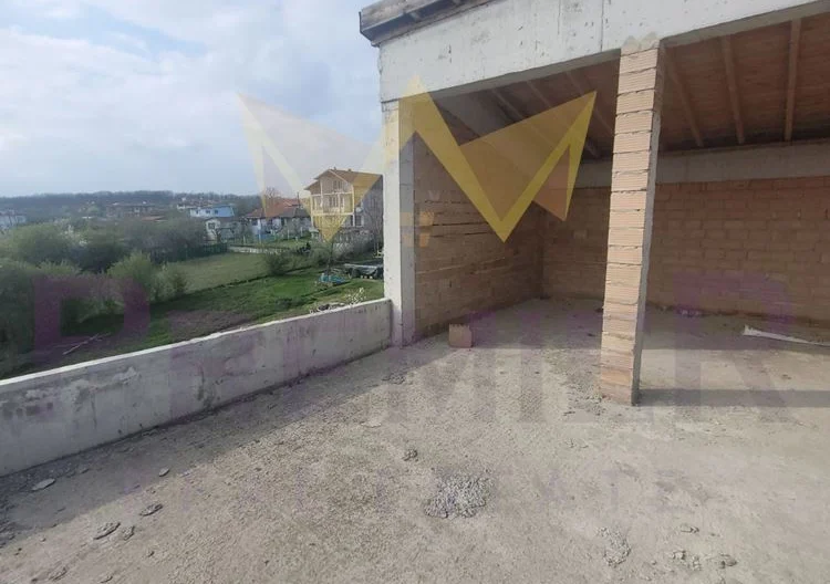 къща с.Юнец 400 кв м, с парцел 776 кв.м Цена -130000евро - - снимка 15 - Имоти Премиер