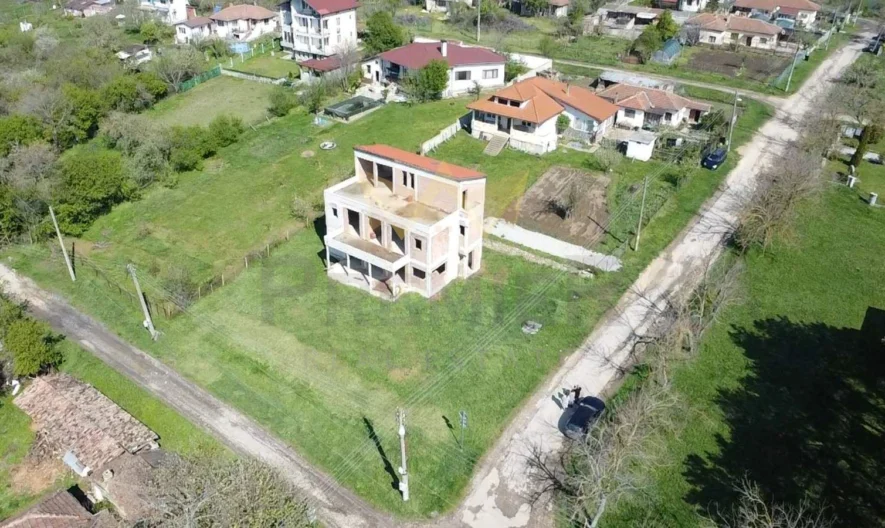 къща с.Юнец 400 кв м,  с  парцел 776 кв.м Цена -130000евро -  - снимка 15 - Имоти Премиер