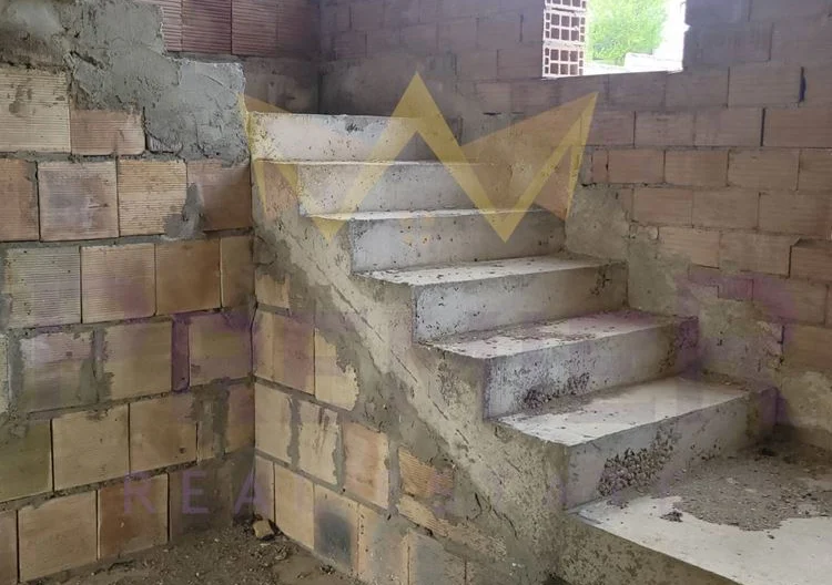 къща с.Юнец 400 кв м,  с  парцел 776 кв.м Цена -130000евро -  - снимка 8 - Имоти Премиер