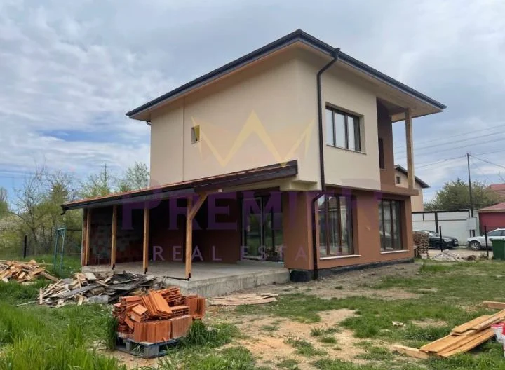 Къща в гр. Костинброд - - снимка 1 - Имоти Премиер