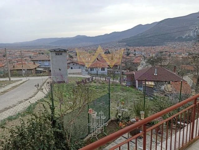 Къща в гр. Кричим -  - снимка 8 - Имоти Премиер