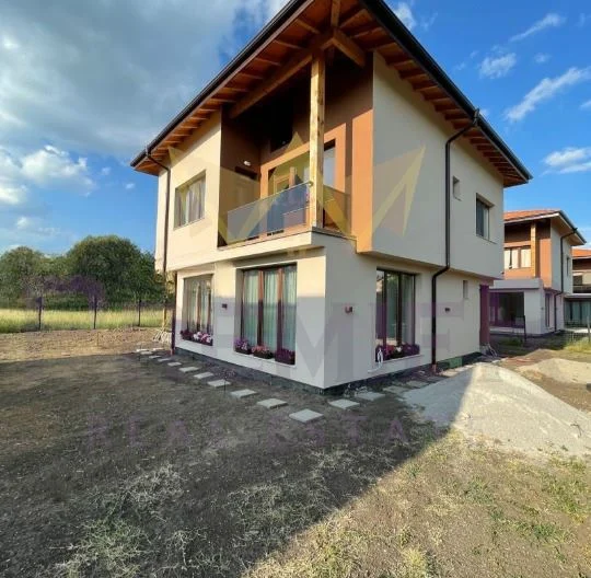 Къща в град Костинброд -  - снимка 1 - Имоти Премиер