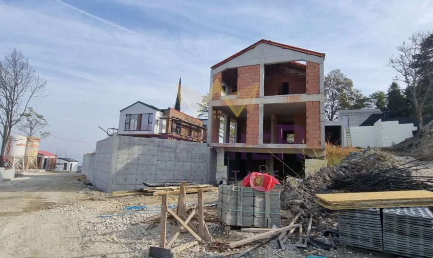 Къща в кв. Аспарухово -  - снимка 13 - Имоти Премиер