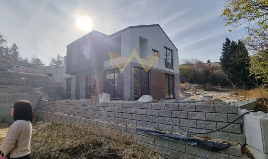 Къща в кв. Аспарухово -  - снимка 13 - Имоти Премиер