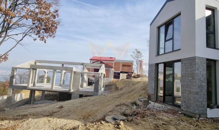 Къща в кв. Аспарухово -  - снимка 16 - Имоти Премиер