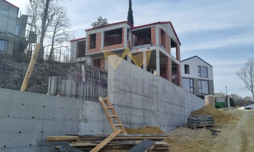 Къща в кв. Аспарухово -  - снимка 19 - Имоти Премиер