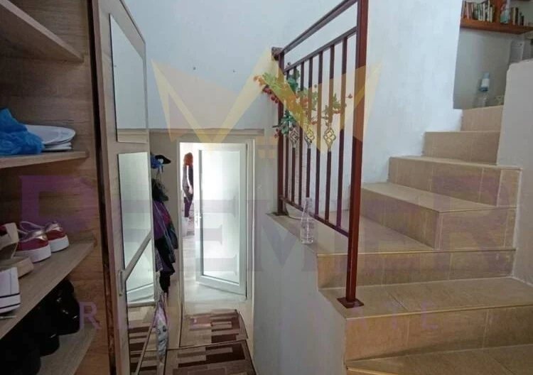 Къща в кв.Галата -  - снимка 13 - Имоти Премиер