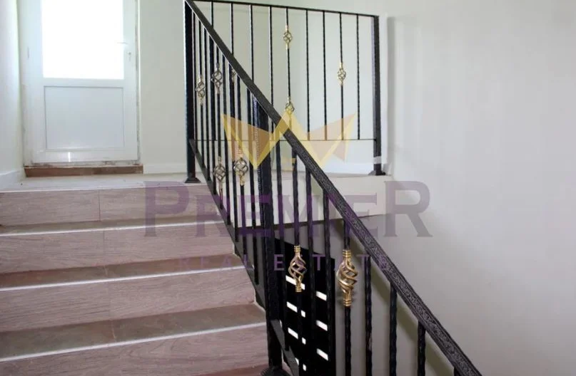 Къща в м-ст Зеленика - - снимка 3 - Имоти Премиер