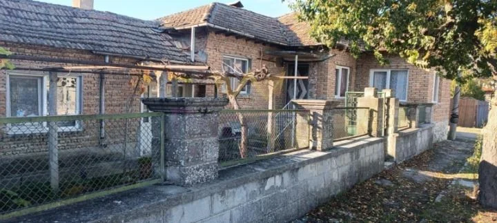 Къща в с. Брестак, общ. Вълчи дол, обл. Варна -  - снимка 1 - Имоти Премиер