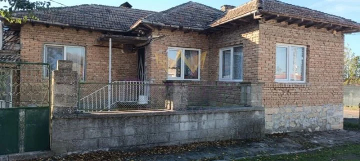 Къща в с. Брестак, общ. Вълчи дол, обл. Варна -  - снимка 2 - Имоти Премиер