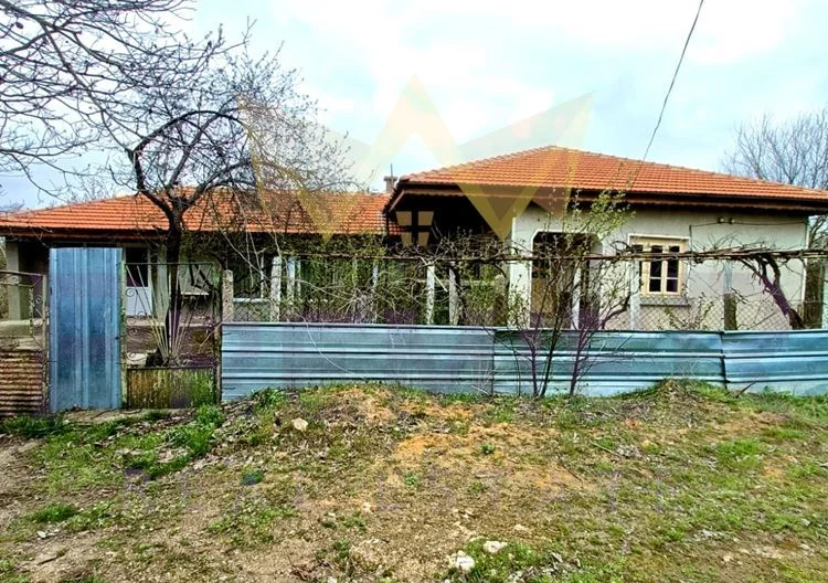 Къща в с. Червенци -  - снимка 1 - Имоти Премиер