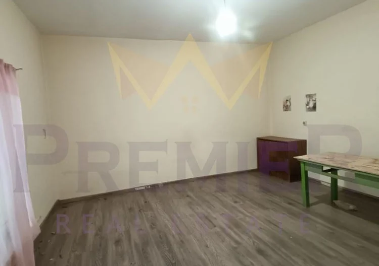 Къща в с. Червенци - - снимка 11 - Имоти Премиер