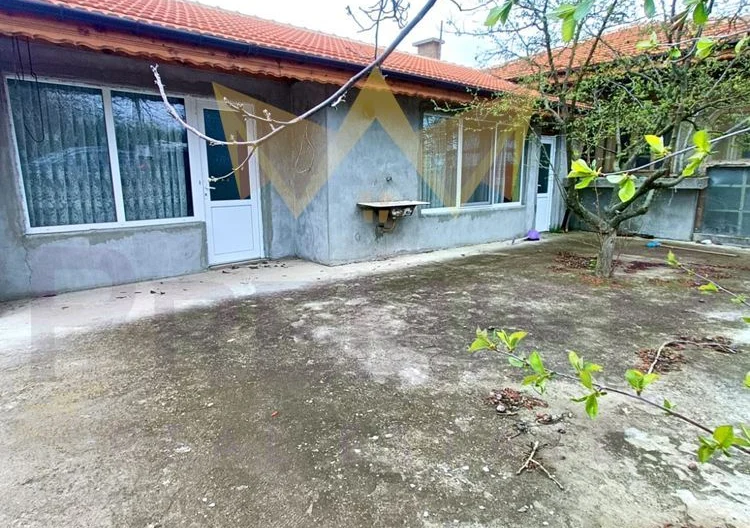 Къща в с. Червенци -  - снимка 3 - Имоти Премиер