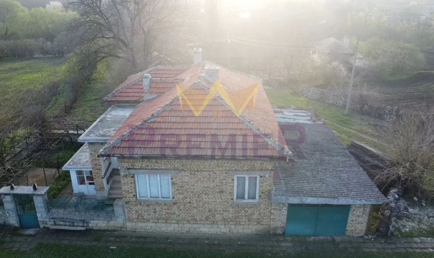Къща в село Есеница -  - снимка 1 - Имоти Премиер