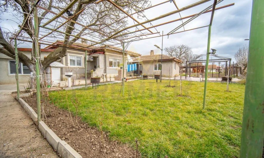 Къща в село Гурково . - - снимка 1 - Имоти Премиер