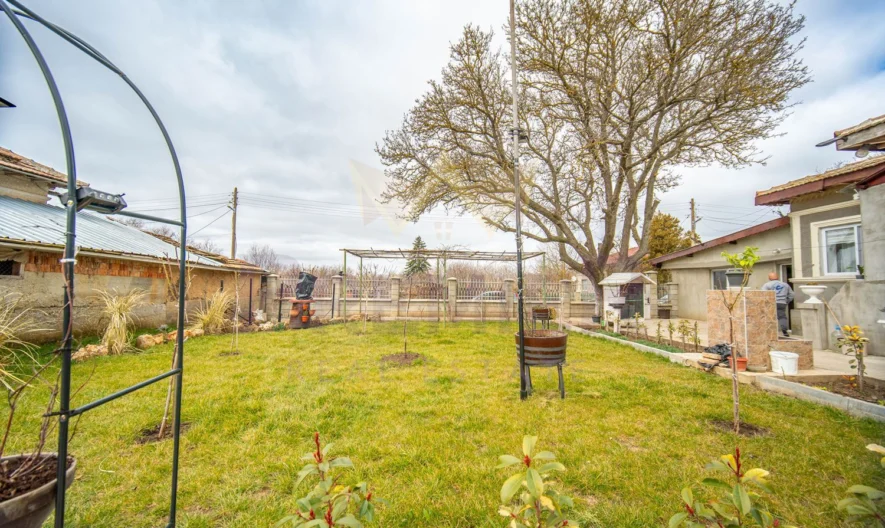 Къща в село Гурково . - - снимка 2 - Имоти Премиер