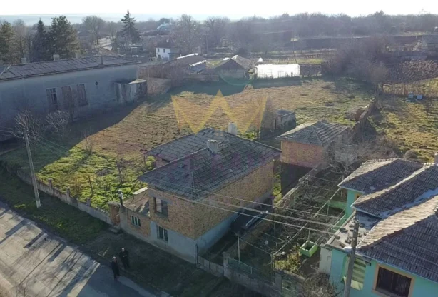 Къща в село Караманите - - снимка 2 - Имоти Премиер