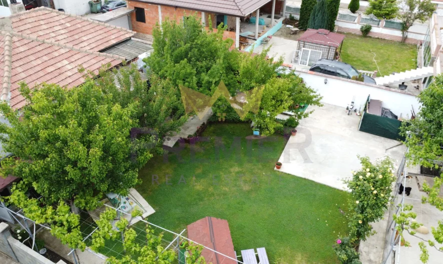 Къща в центъра на град Девня -  - снимка 1 - Имоти Премиер