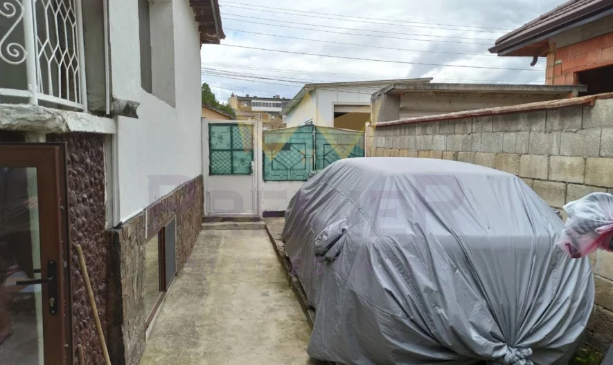 Къща в центъра на град Девня -  - снимка 13 - Имоти Премиер