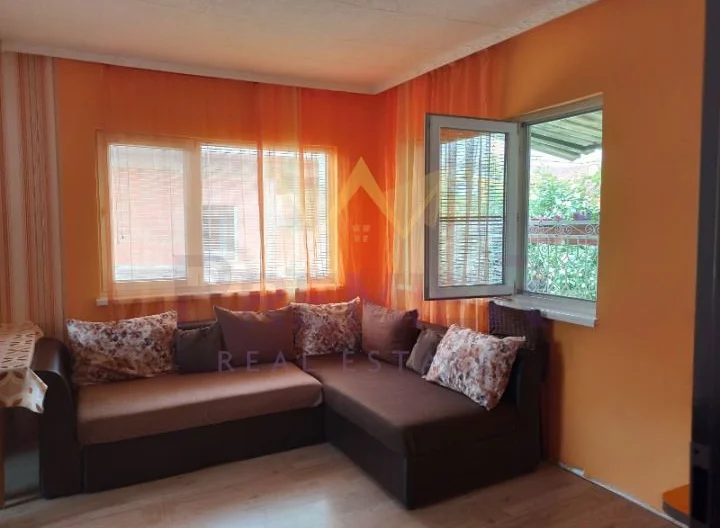 Къща в центъра на град Девня -  - снимка 20 - Имоти Премиер