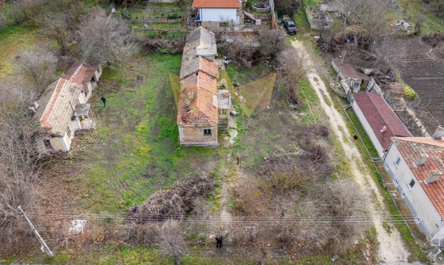 КЪЩА В ЦЕНТЪРА на село Кипра, област Варна -  - снимка 3 - Имоти Премиер