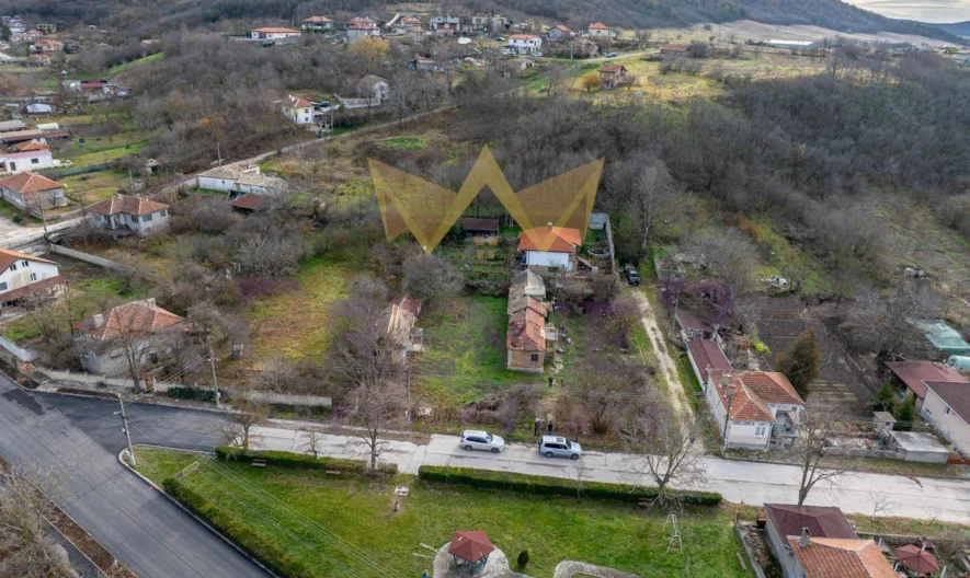 КЪЩА В ЦЕНТЪРА на село Кипра, област Варна -  - снимка 5 - Имоти Премиер