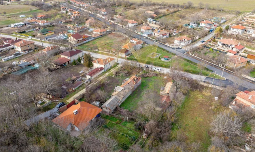 КЪЩА В ЦЕНТЪРА на село Кипра, област Варна -  - снимка 6 - Имоти Премиер