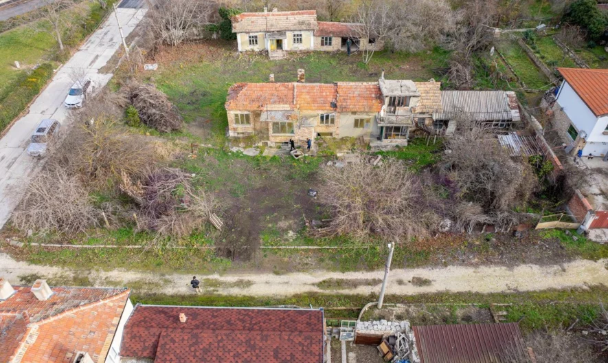 КЪЩА В ЦЕНТЪРА на село Кипра, област Варна -  - снимка 7 - Имоти Премиер