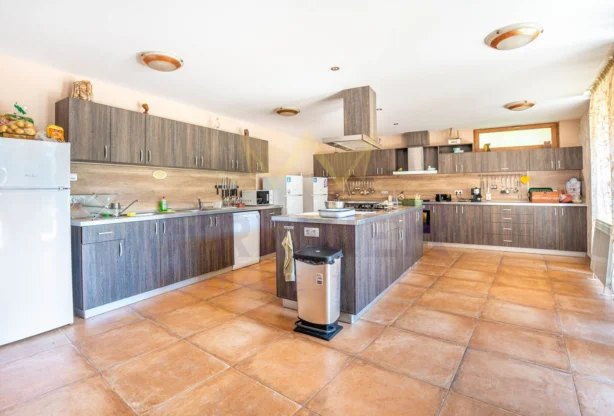 Агенция за недвижими имоти - Имоти Премиер - имот - 1043117, Цена: 650000 EUR