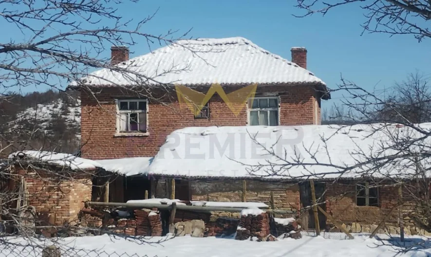 Къща за основен ремонт с голям двор - - снимка 2 - Имоти Премиер