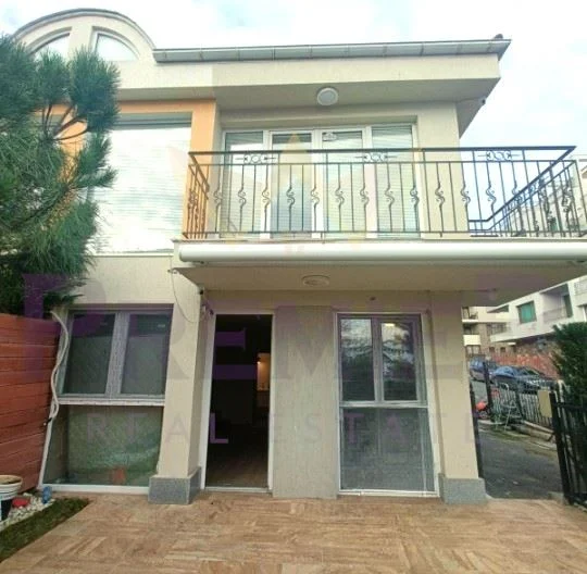 Кокетна двуетажна къща до плажа в Свети Влас - - снимка 1 - Имоти Премиер